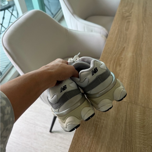 New balance - Picture 2 of 3